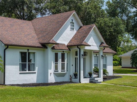 A home in LAKELAND