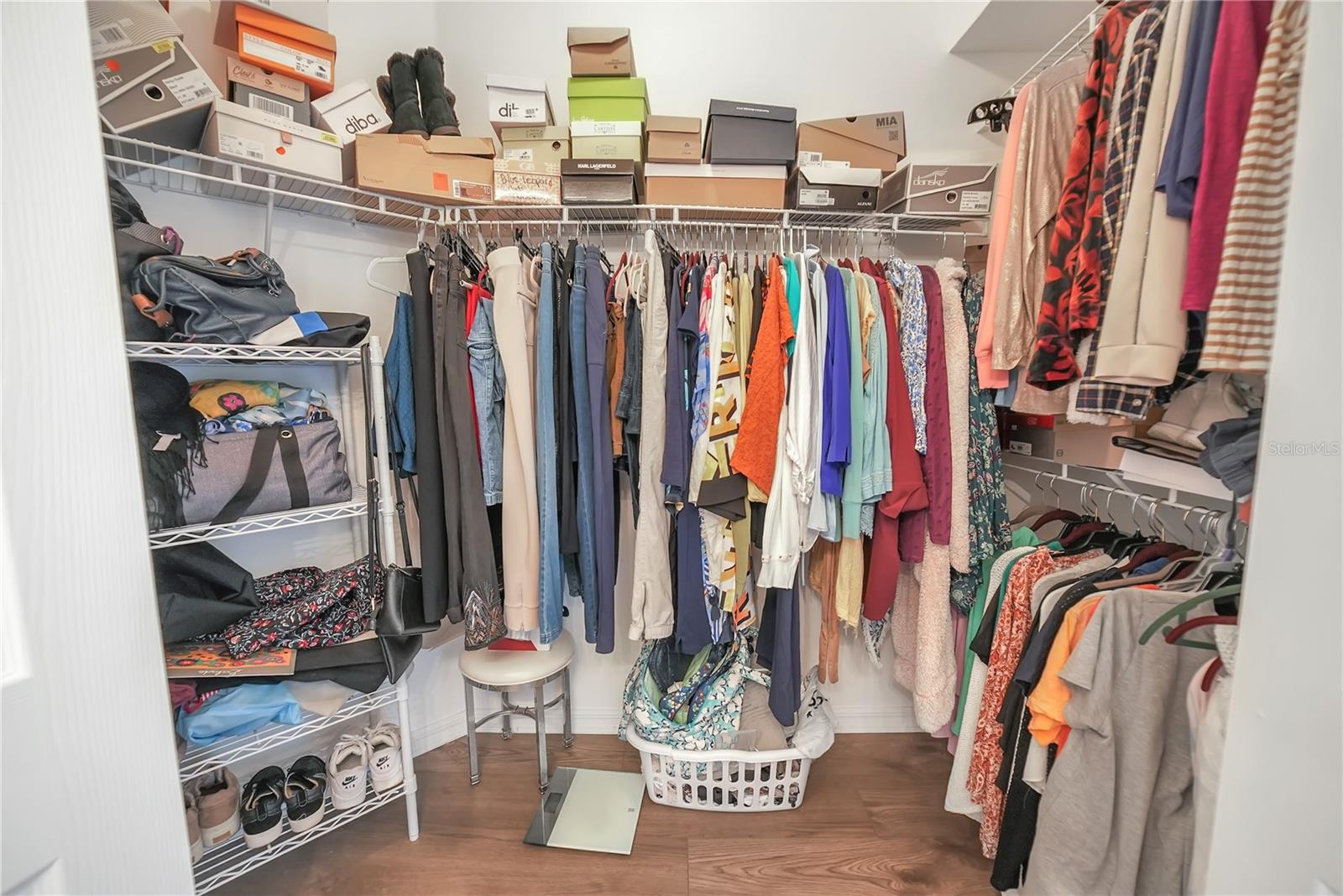 GROVES PH 02 CLUB VILLAS - Residential