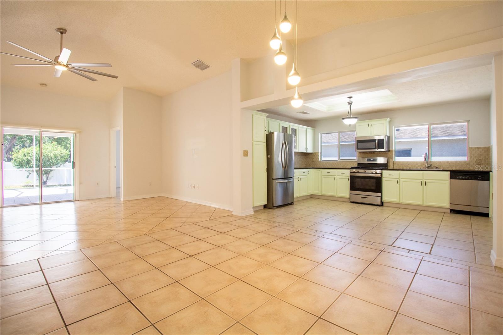 3201 PINE TOP DRIVE