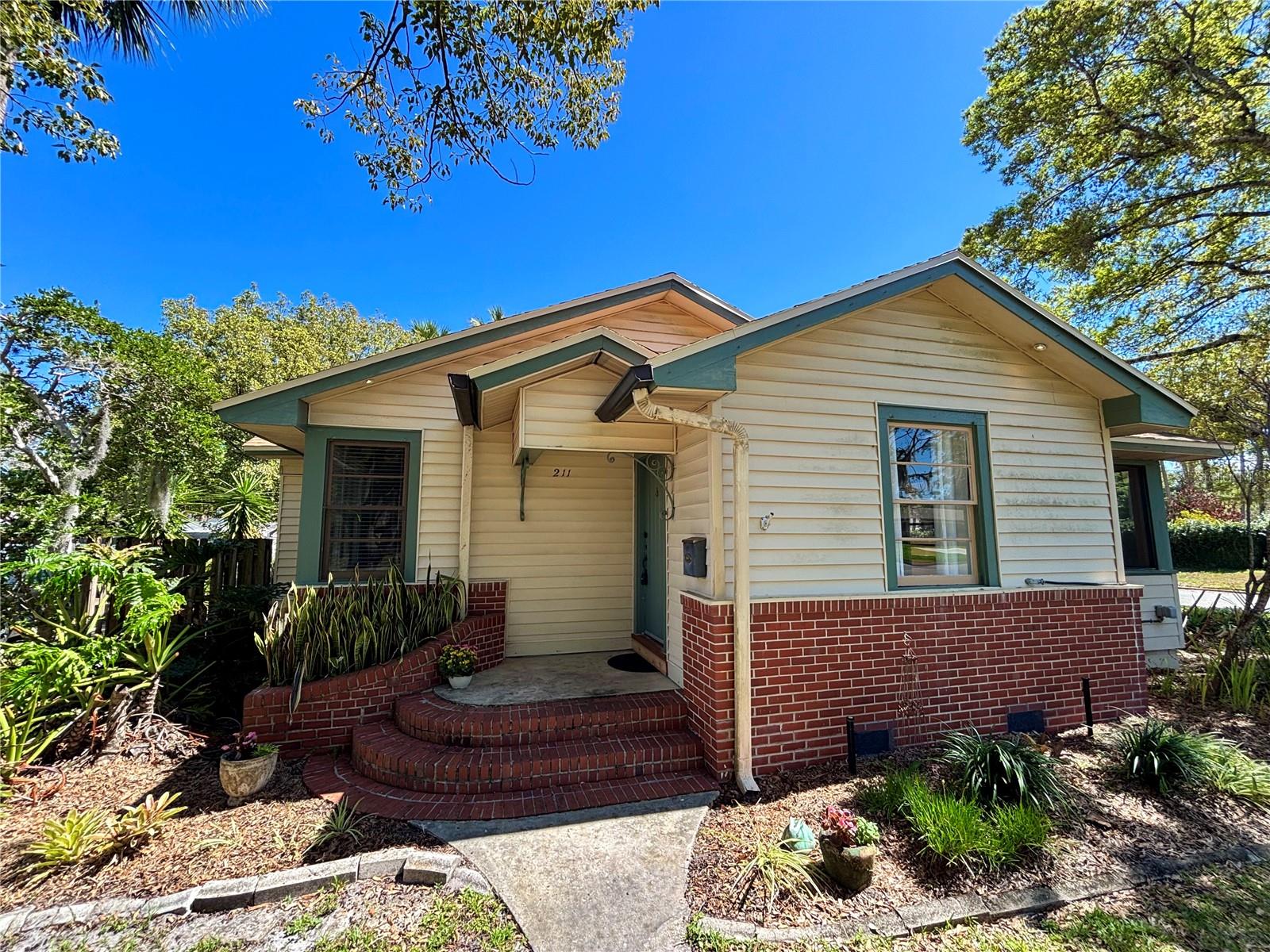 211 S SUMMERLIN AVENUE