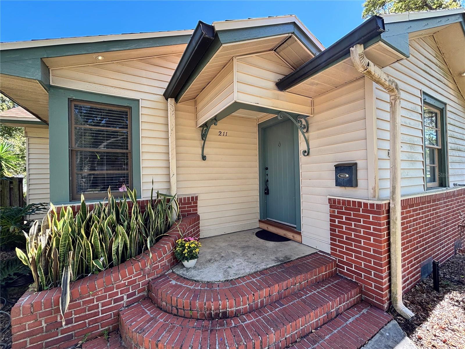 211 S SUMMERLIN AVENUE