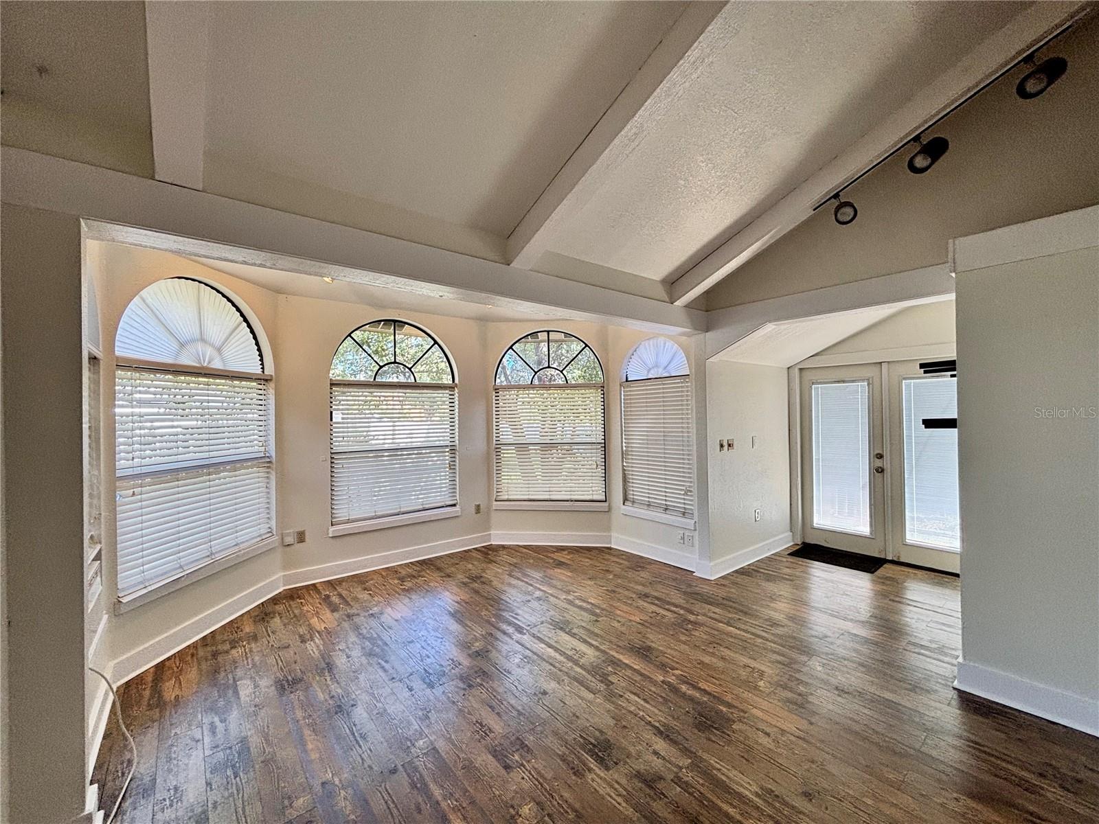 MAYFAIR - Residential