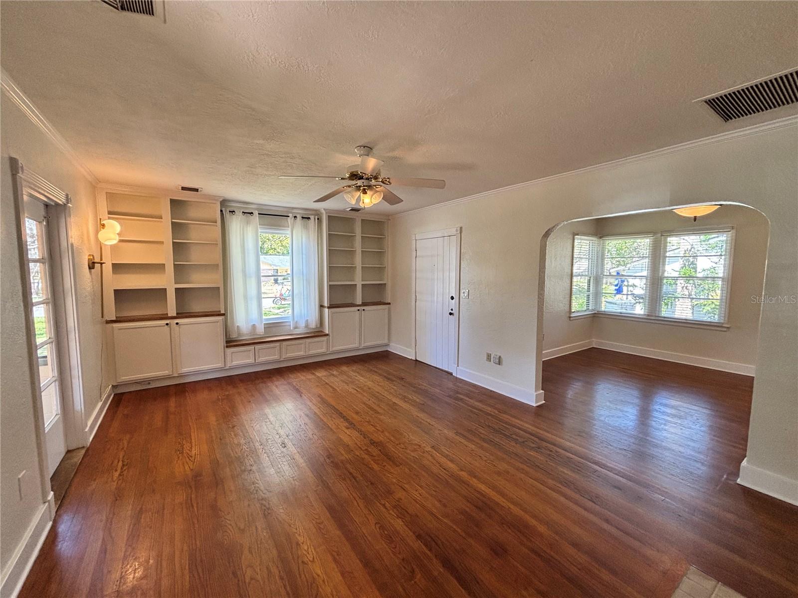 211 S SUMMERLIN AVENUE