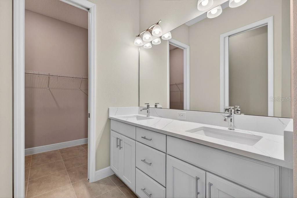 LAKES OF MOUNT DORA - Residential