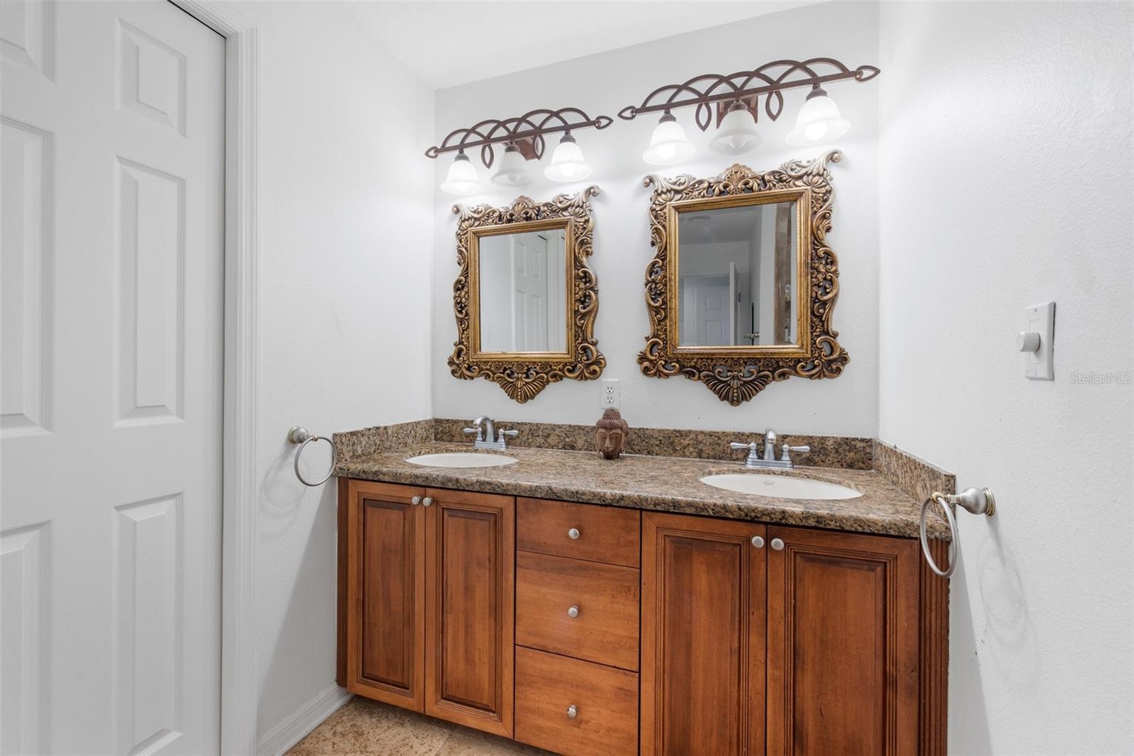 BAYSHORE PALMS - Residential