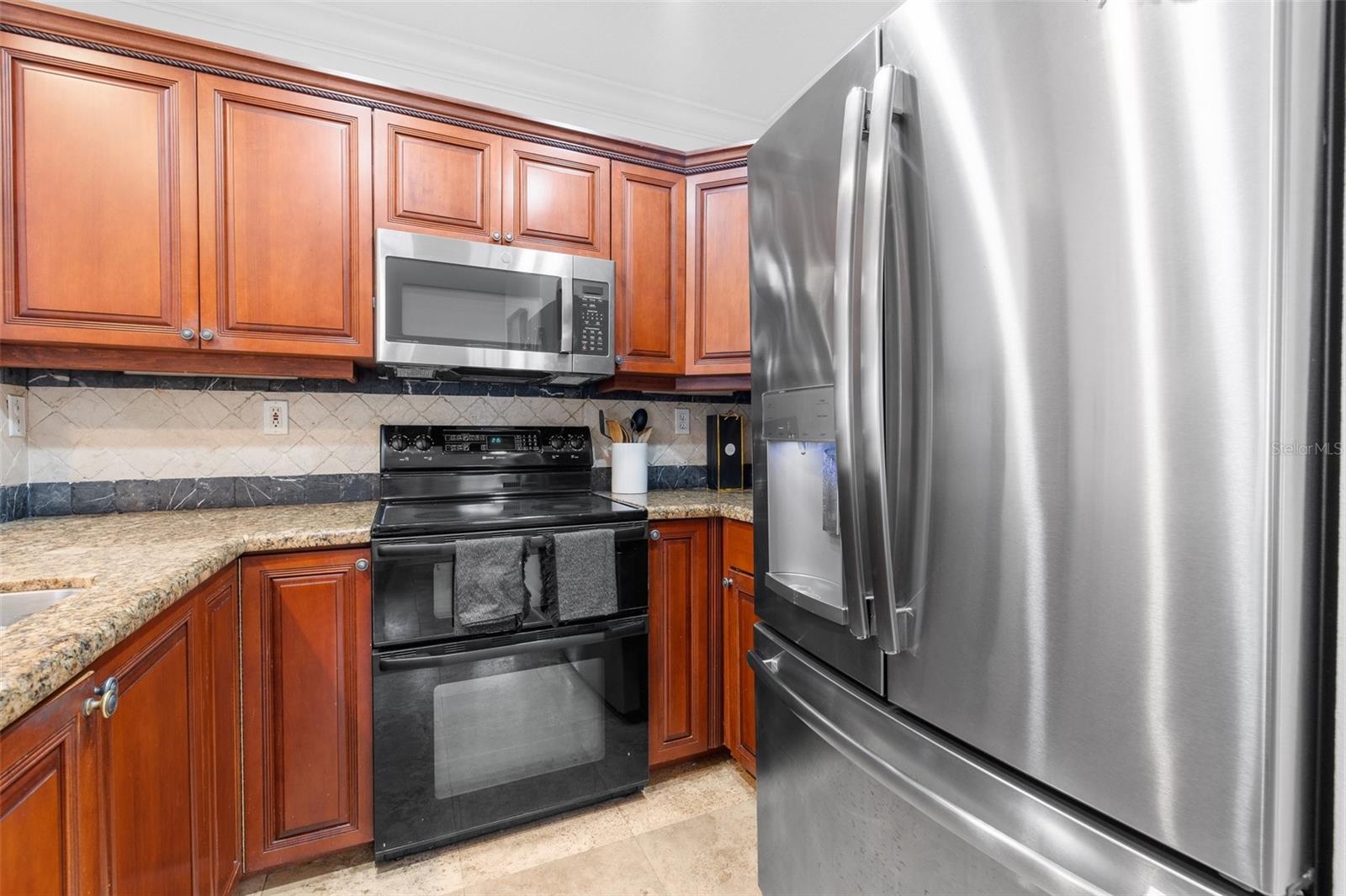 BAYSHORE PALMS - Residential