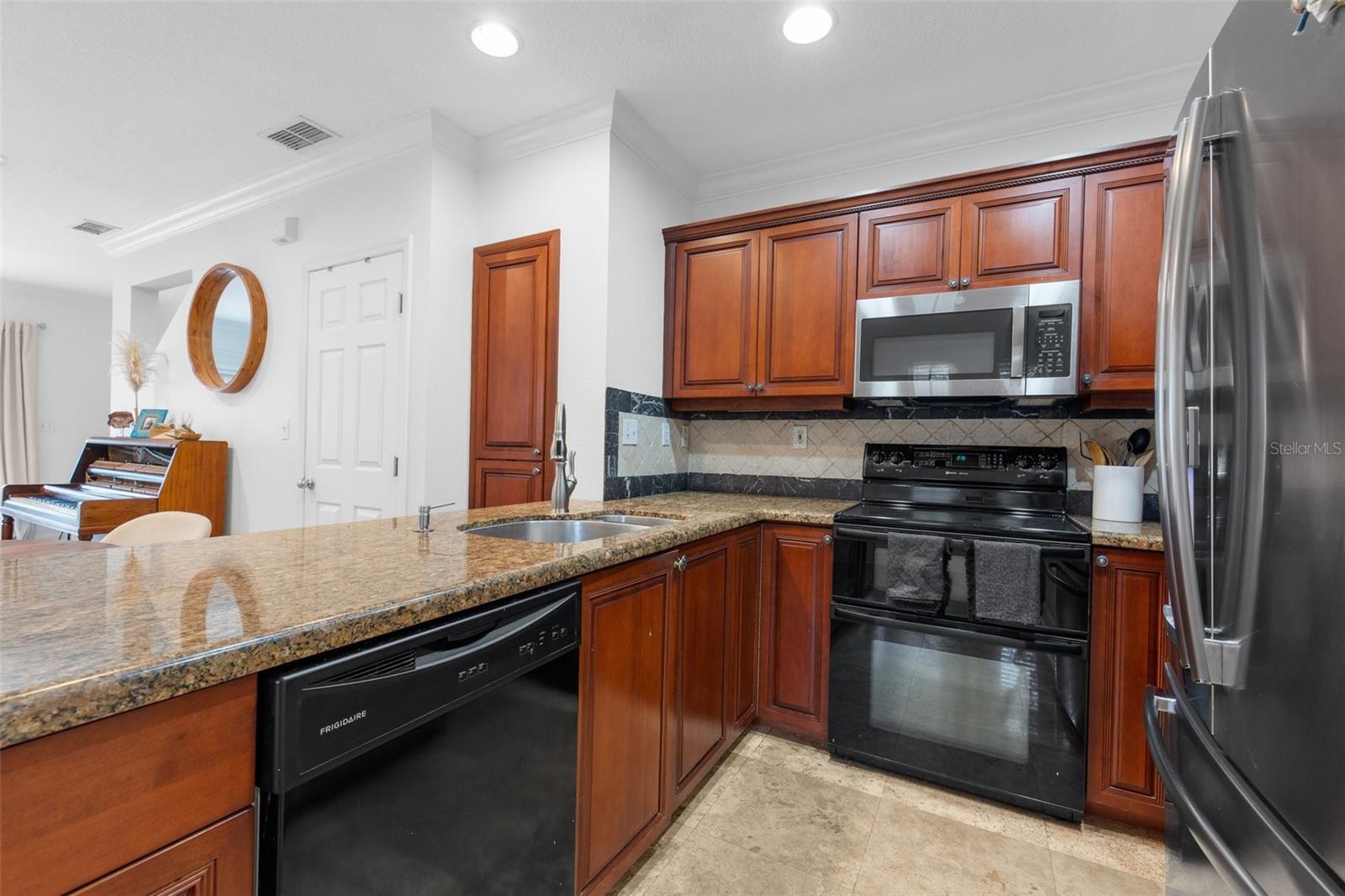 BAYSHORE PALMS - Residential