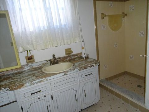 A home in TAVARES