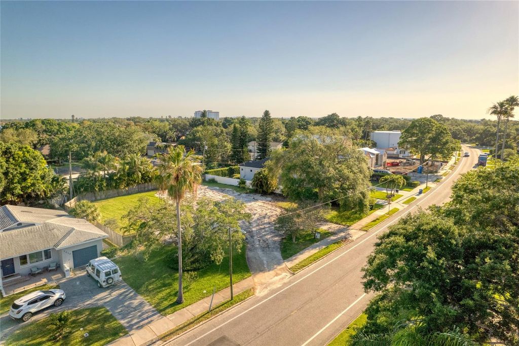 Photo of 1020 Snell Isle Boulevard NE, St Petersburg, FL 33704 (MLS # TB8528803)