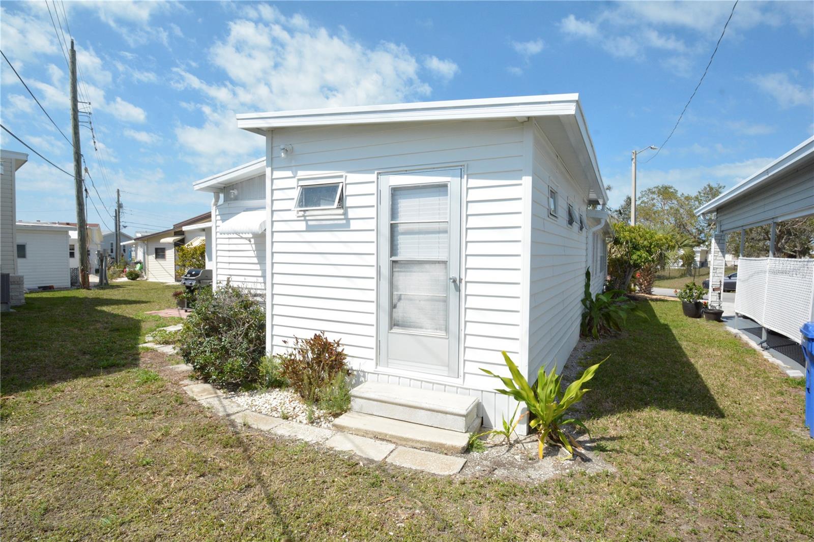 COUNTRY CLUB ESTATES - Residential