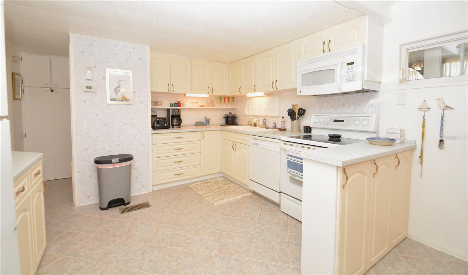 COUNTRY CLUB ESTATES - Residential