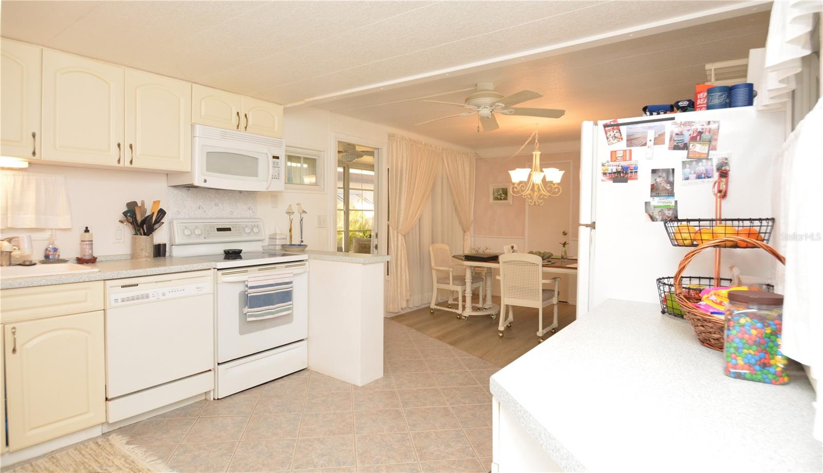 COUNTRY CLUB ESTATES - Residential