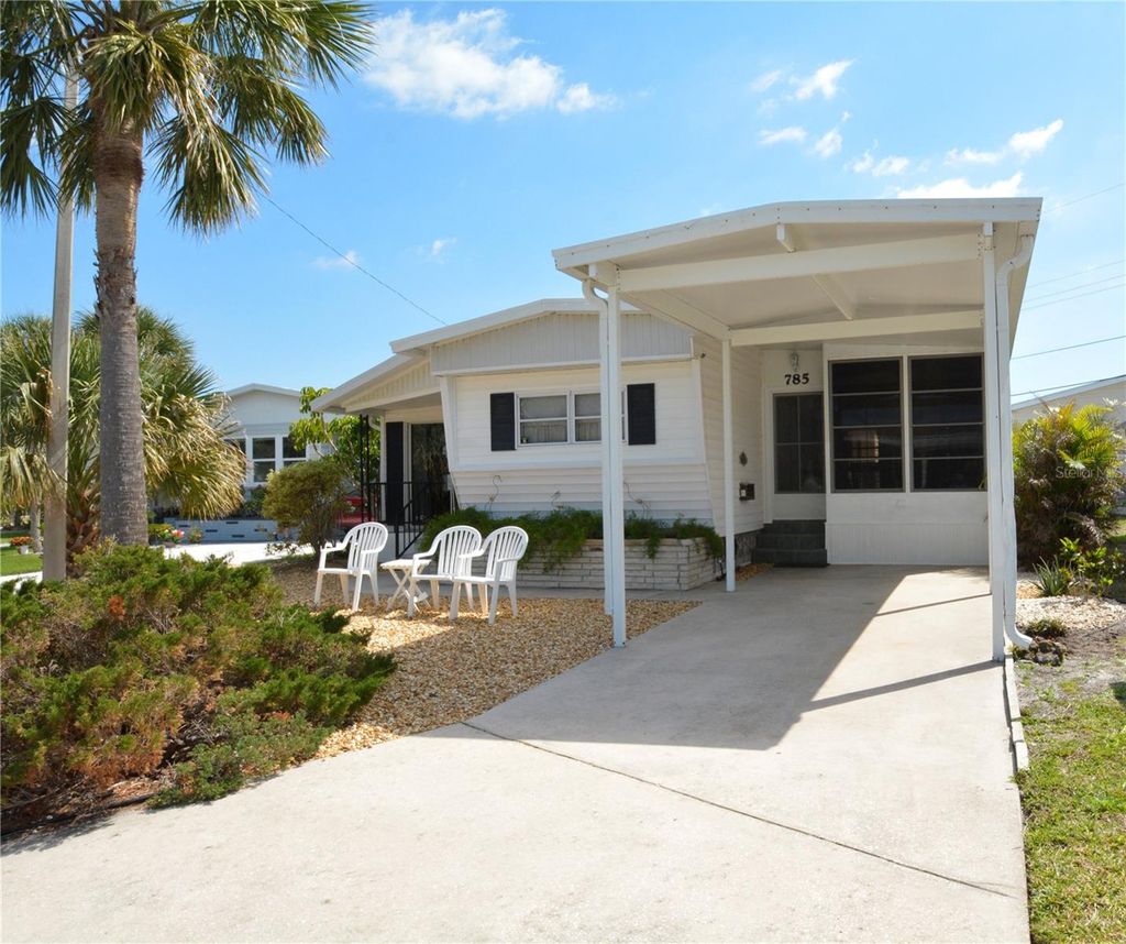 Photo of 785 N Green Circle, Venice, FL 34285 (MLS # A4676904)