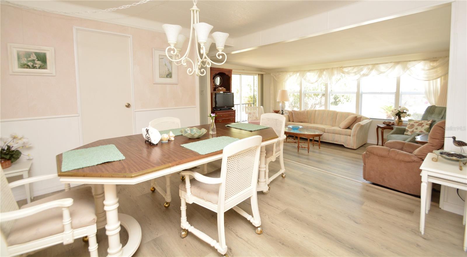 COUNTRY CLUB ESTATES - Residential