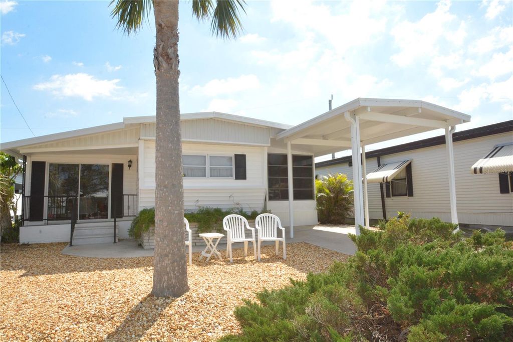 Photo of 785 N Green Circle, Venice, FL 34285 (MLS # A4676904)