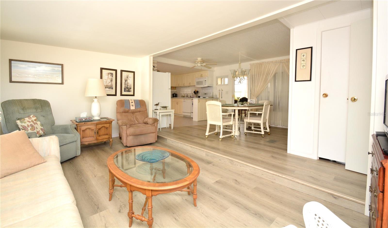 COUNTRY CLUB ESTATES - Residential