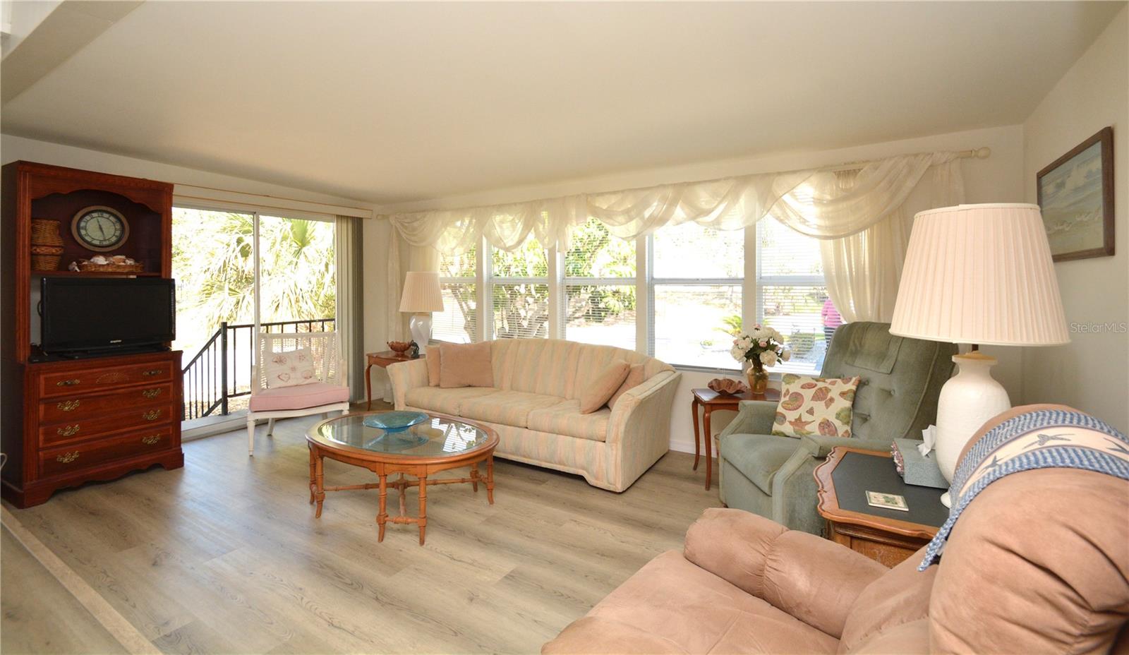 COUNTRY CLUB ESTATES - Residential