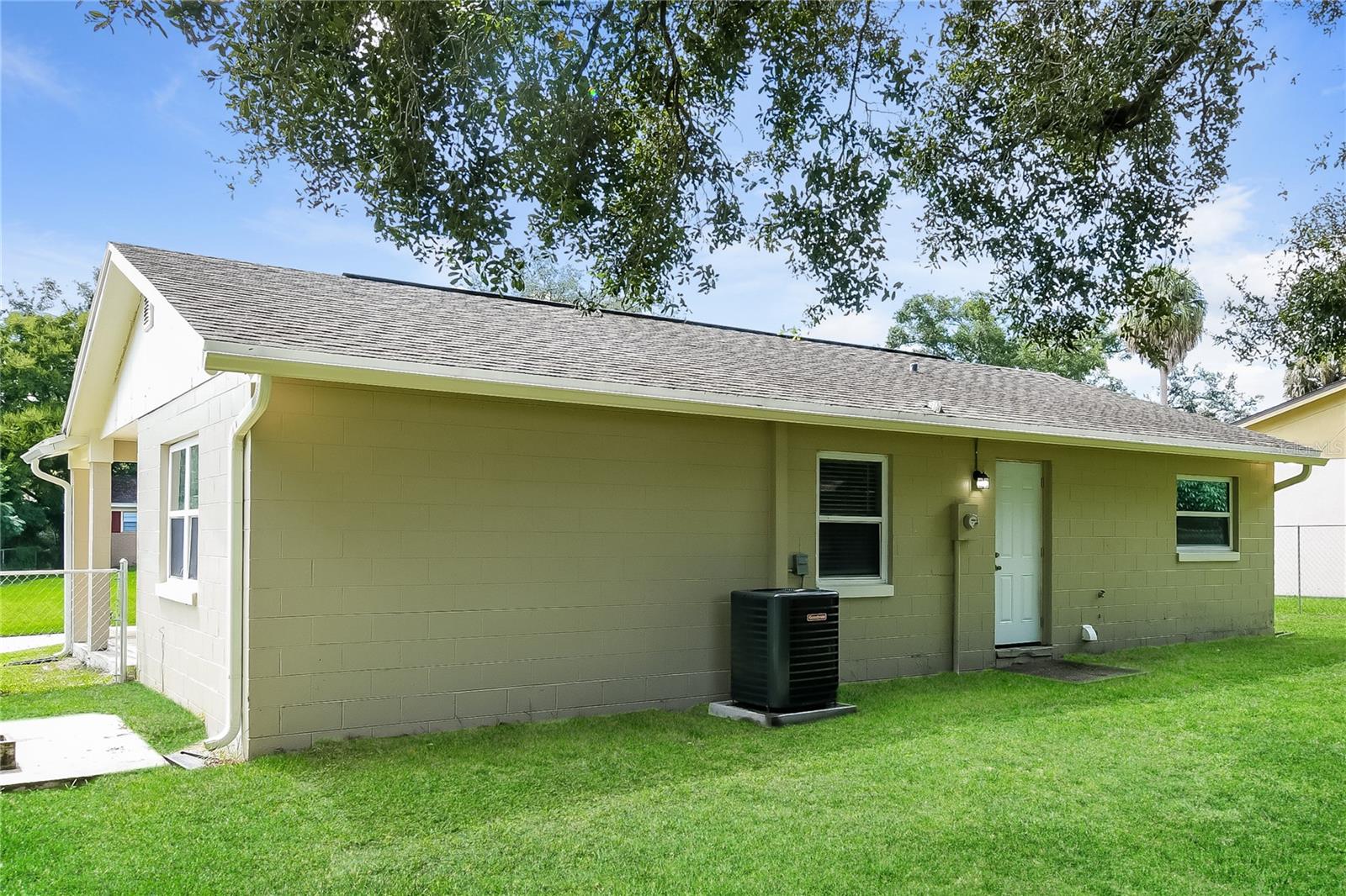 SIESTA HILLS - Residential Lease