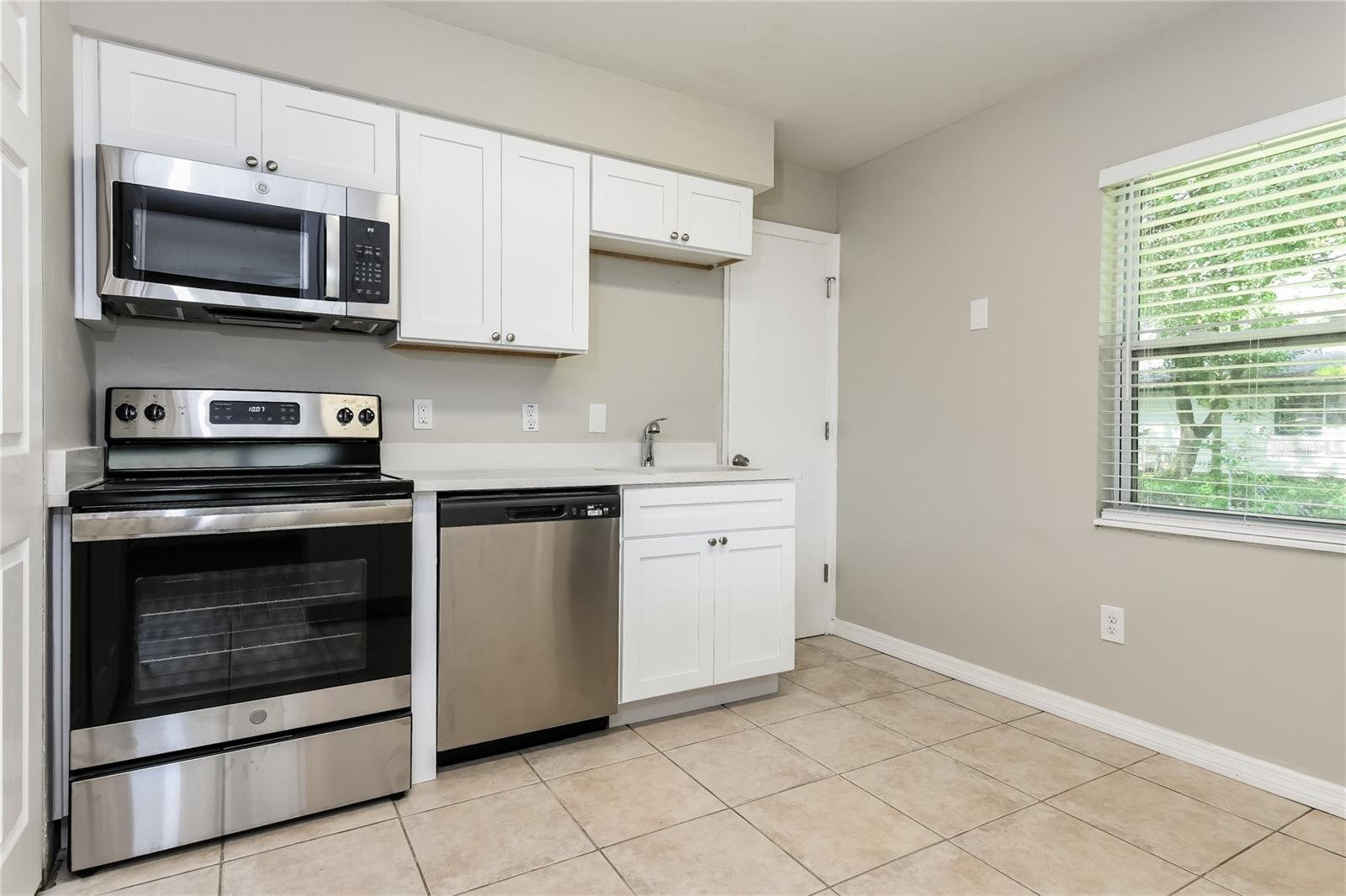 SIESTA HILLS - Residential Lease