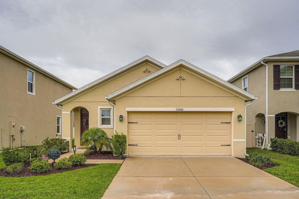 Photo of 32668 Abby Lax Lane, Wesley Chapel, FL 33543 (MLS # L4958333)