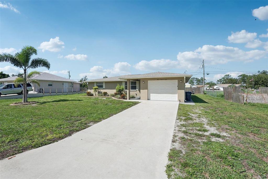 Photo of 1107 Seneca Road, Venice, FL 34293 (MLS # C7511646)