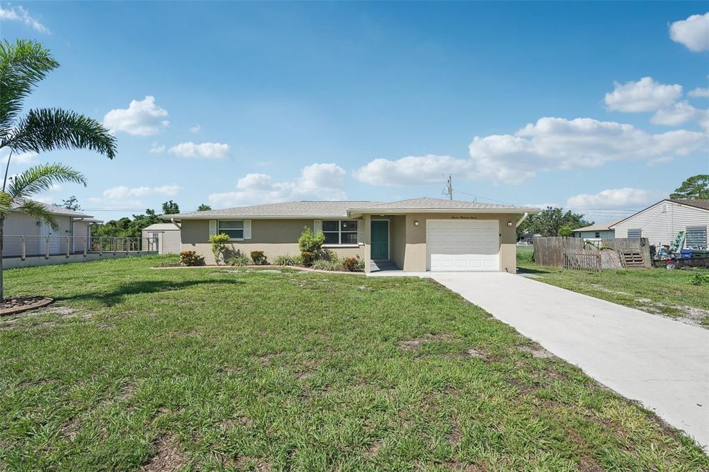 Photo of 1107 Seneca Road, Venice, FL 34293 (MLS # C7511646)