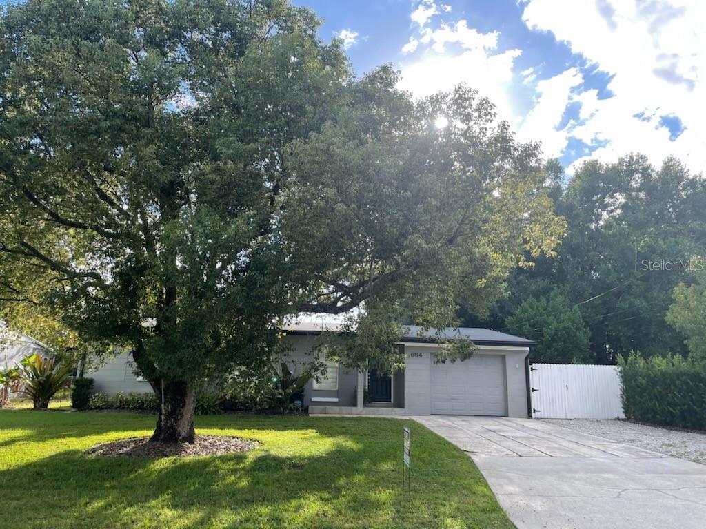 More photos will follow. Charming 3-Bedroom Orlando Home – Immaculate Condition! This renovated home is perfect for any buyer that are looking for comfort and convenience. The remodeled kitchen features modern white cabinets and quartz countertops, while the bathroom has been beautifully renovated with high-end finishes. Stainless steel appliances. Tile floors run throughout the entire home. Boone High School district. Located less than 10 minutes to downtown Orlando, 15 minutes from the airport, with quick access to the Toll Road 408, Toll Road 417, and Semoran Boulevard. Close to Demetree Park, Lake Eola, Winter Park, shopping, dining, UCF, Valencia College.