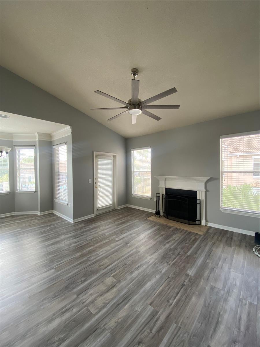 THE VILLAS CONDO - Residential Lease