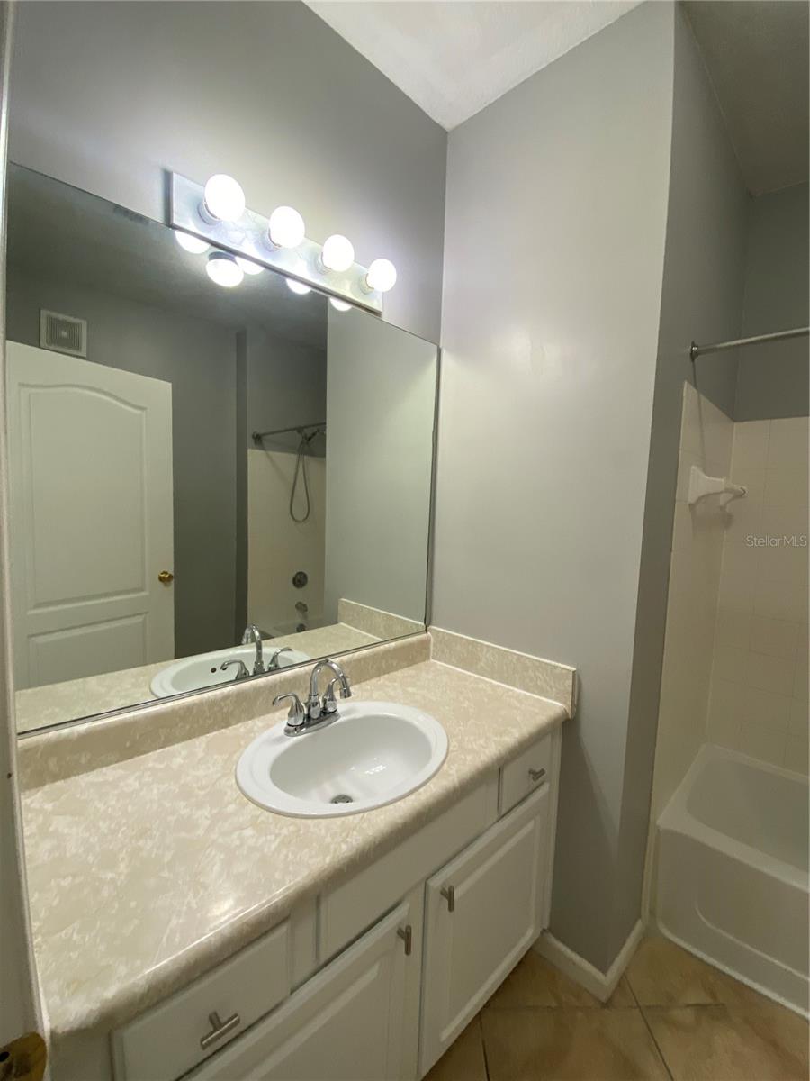 THE VILLAS CONDO - Residential Lease