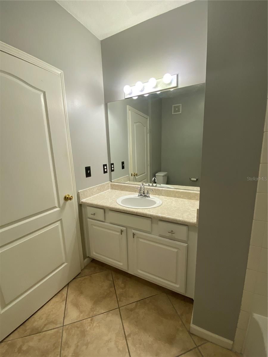 THE VILLAS CONDO - Residential Lease