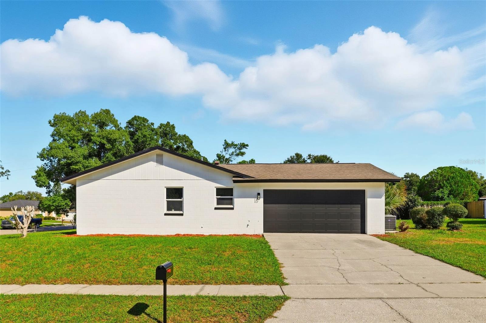 110 PINEAPPLE COURT