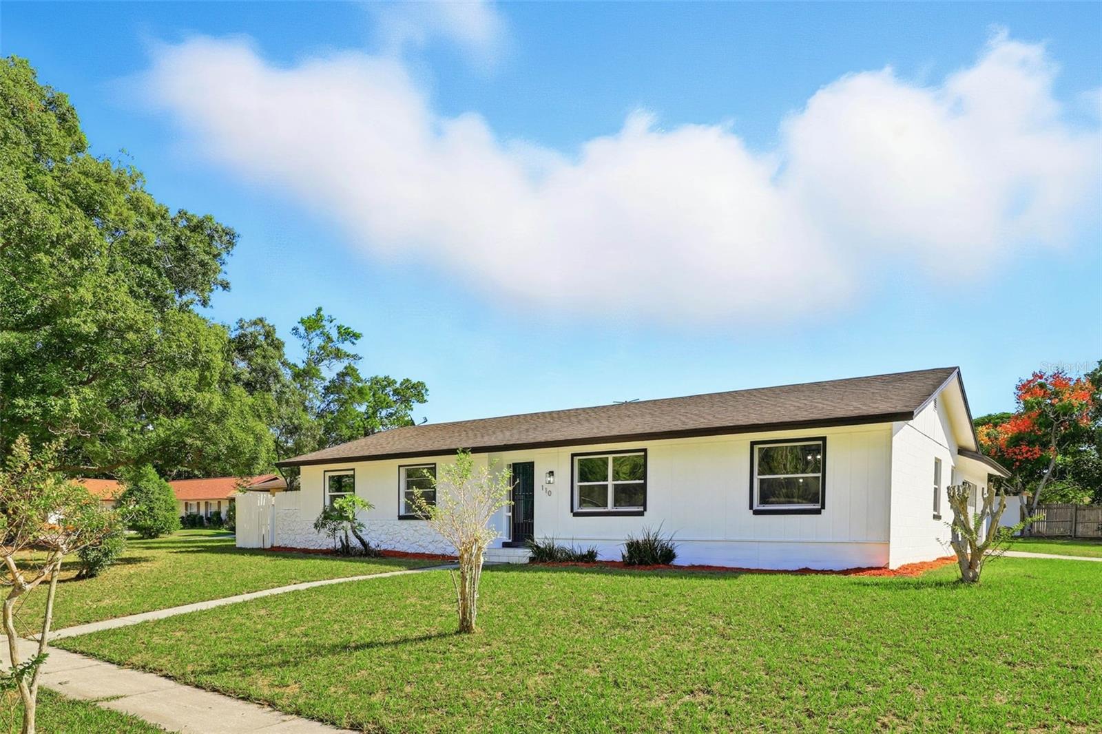 110 PINEAPPLE COURT