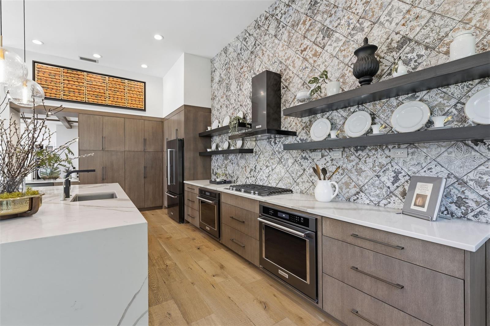 ISLAND HOMES - Residential