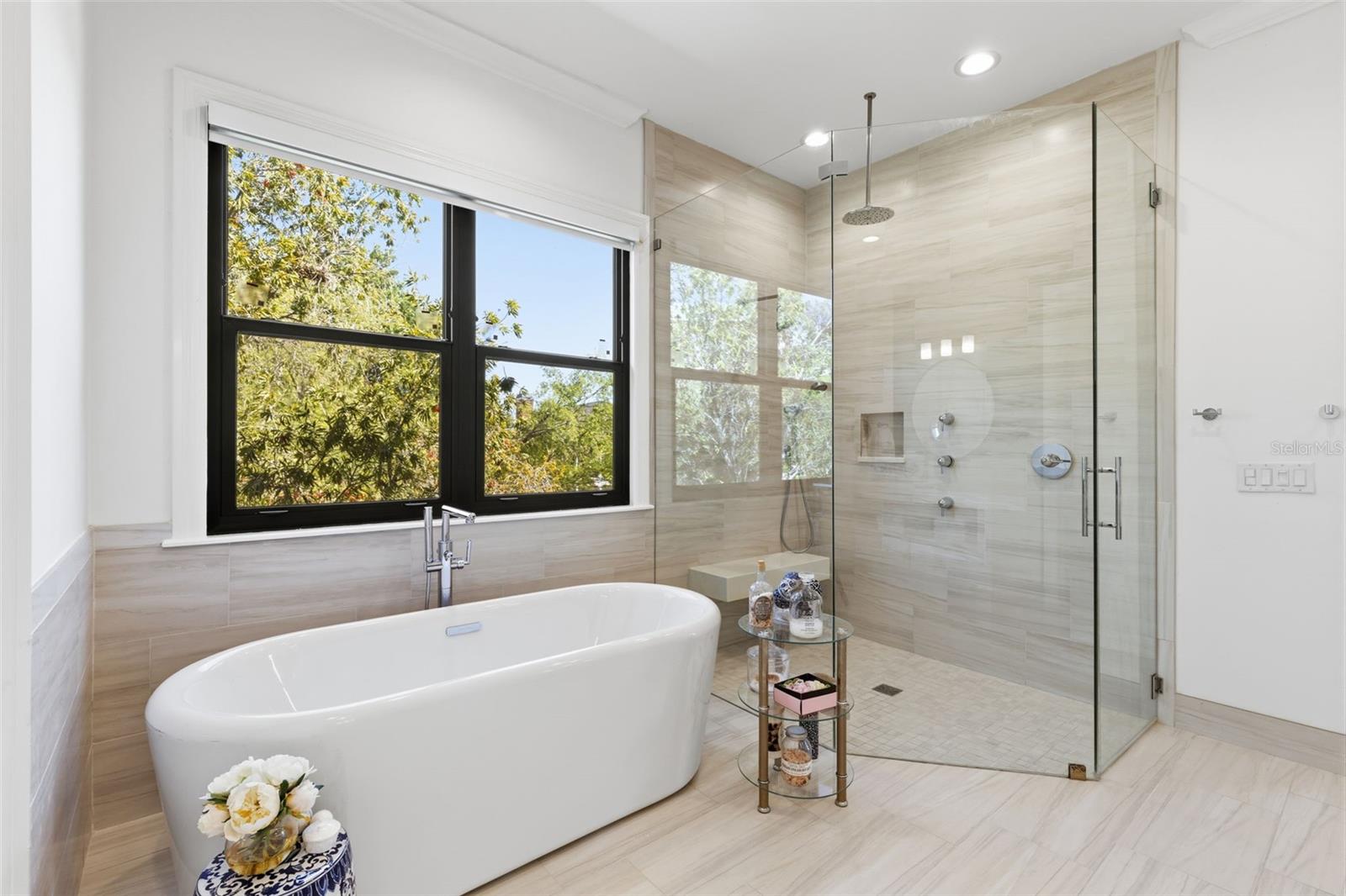 ISLAND HOMES - Residential