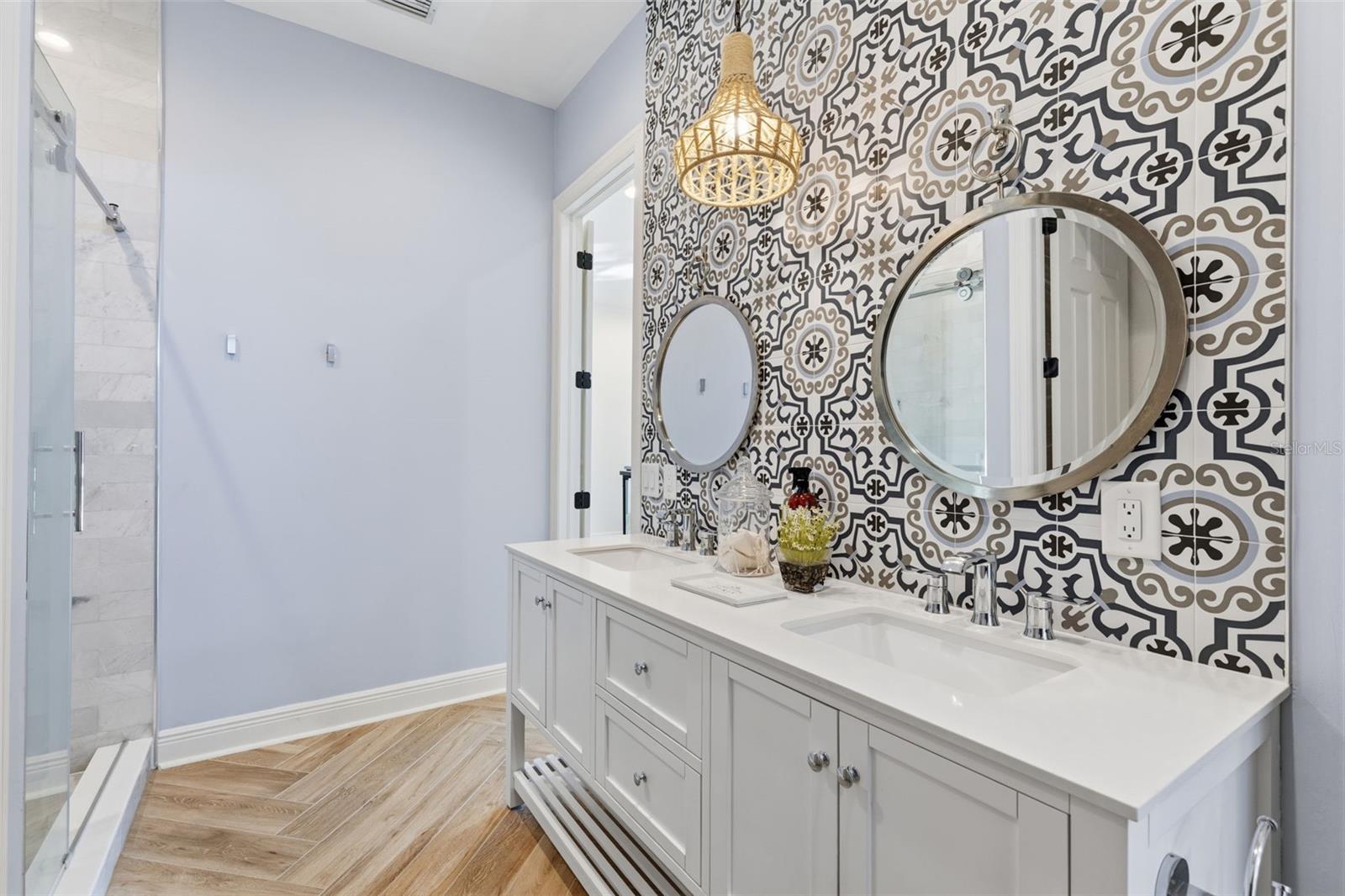 ISLAND HOMES - Residential