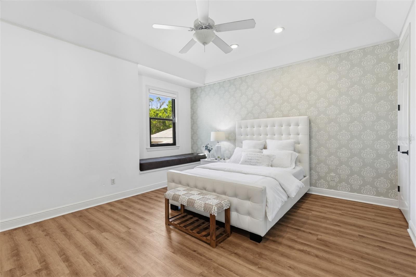 ISLAND HOMES - Residential