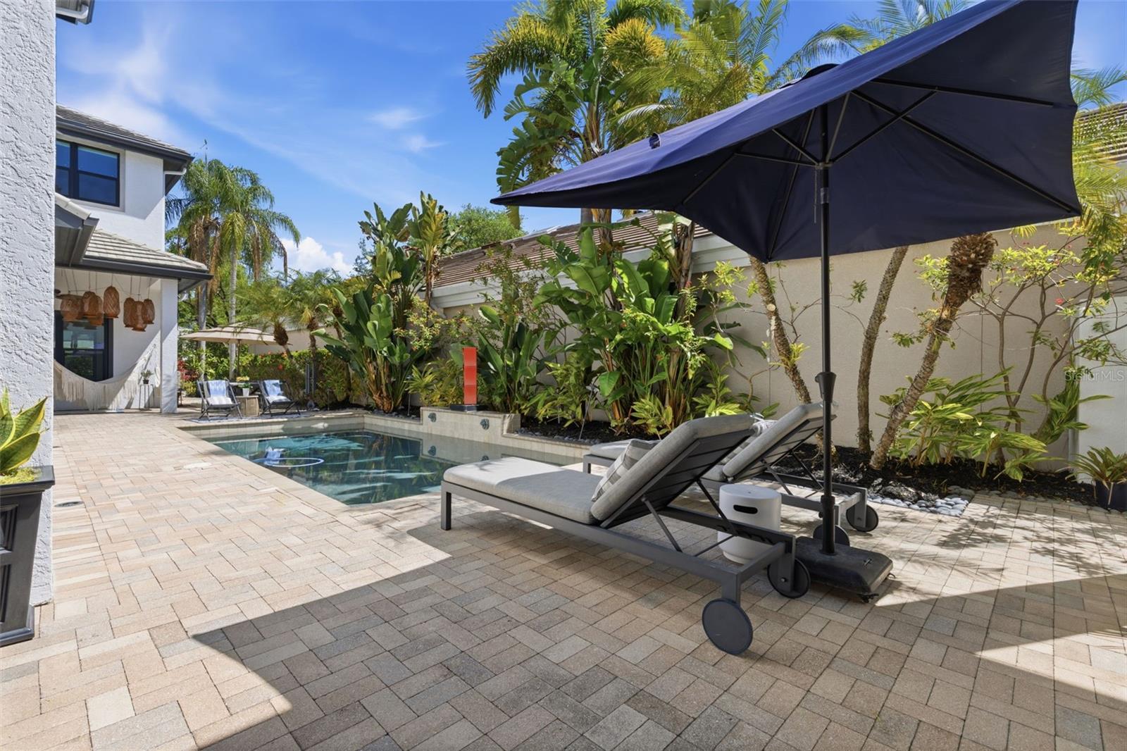 ISLAND HOMES - Residential