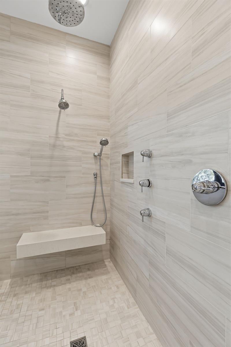 ISLAND HOMES - Residential