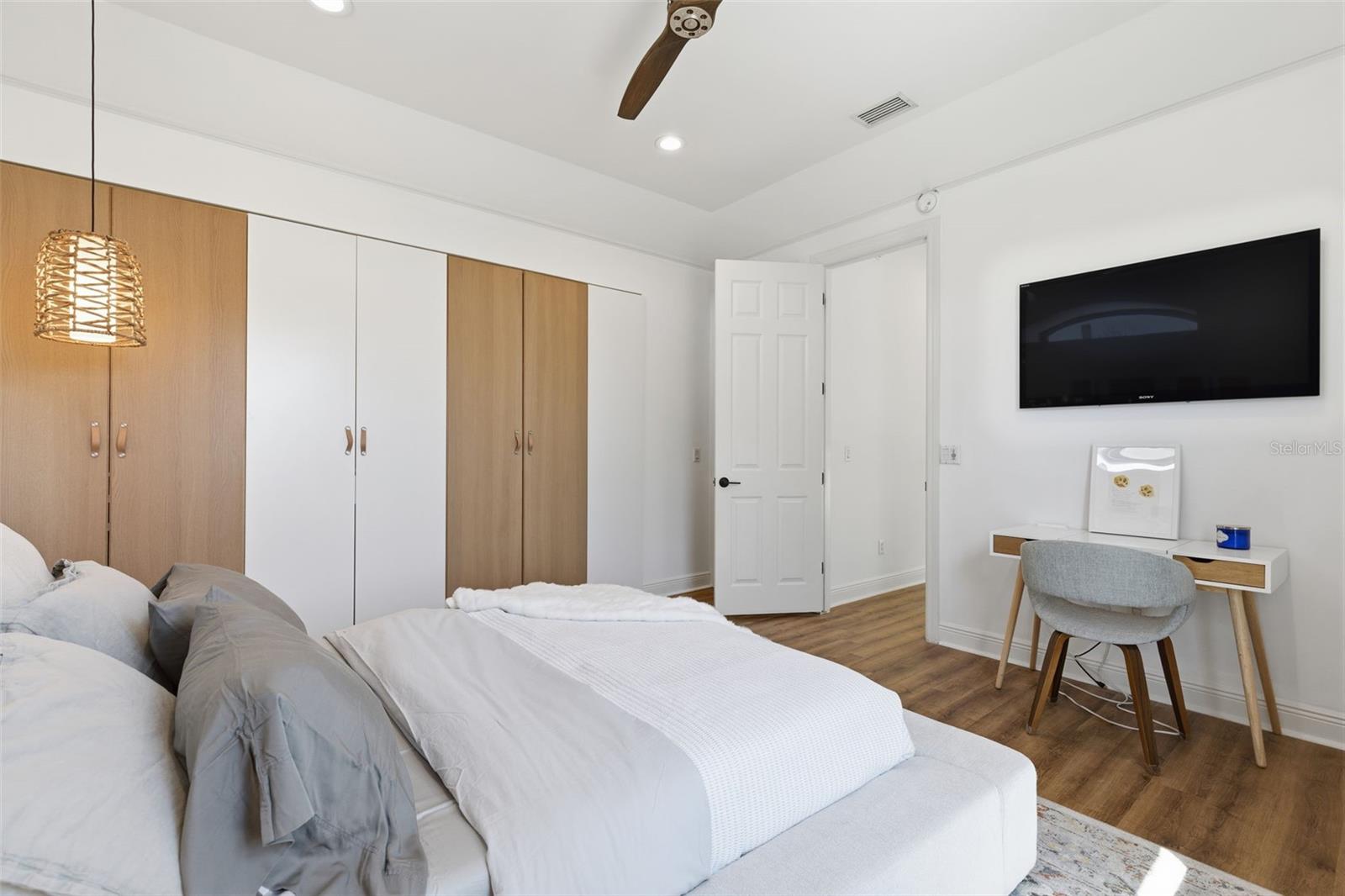 ISLAND HOMES - Residential