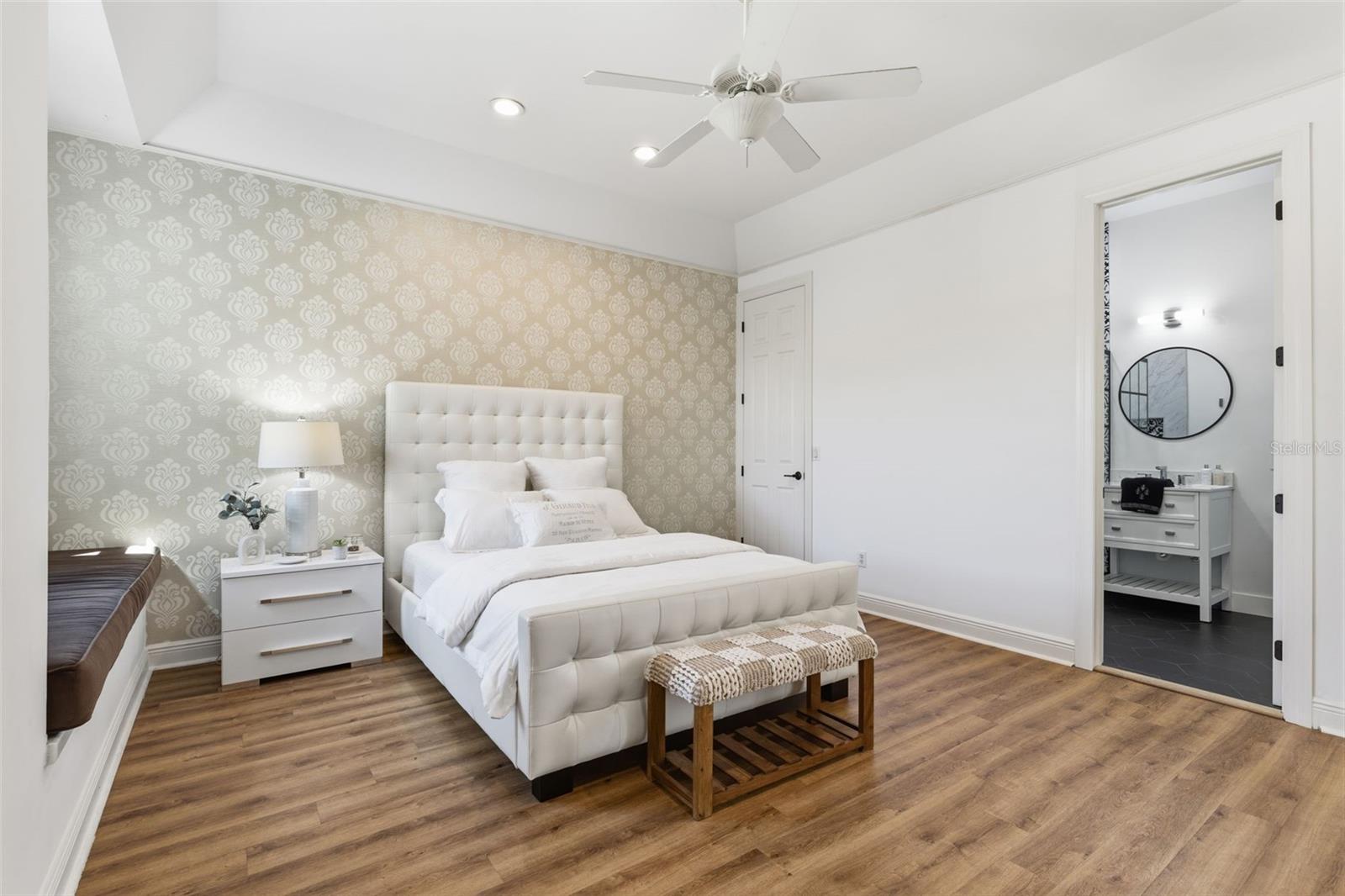 ISLAND HOMES - Residential