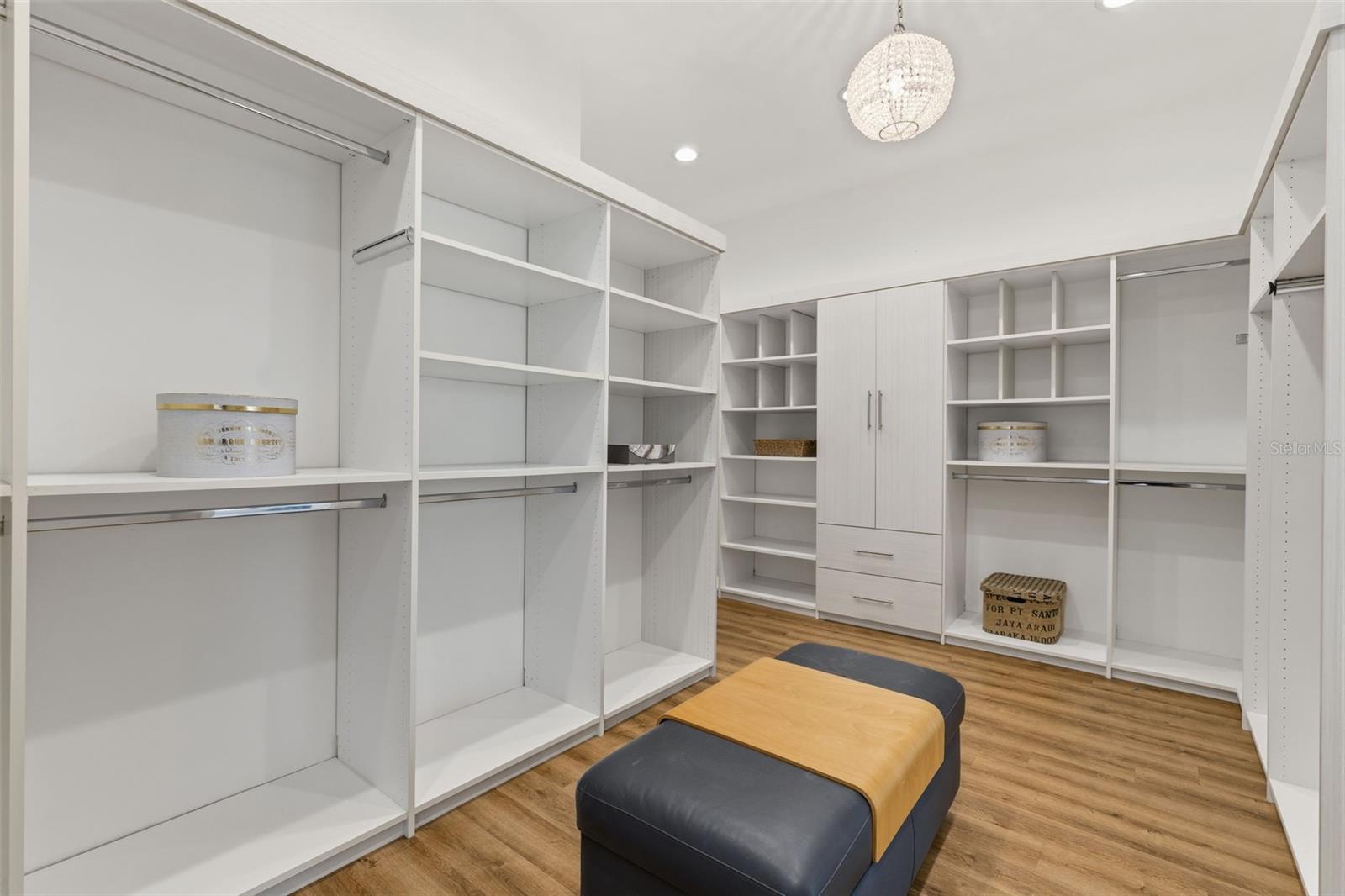 ISLAND HOMES - Residential