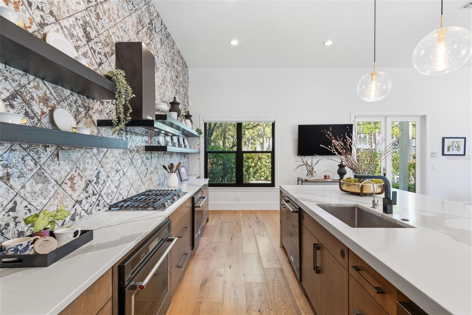 ISLAND HOMES - Residential