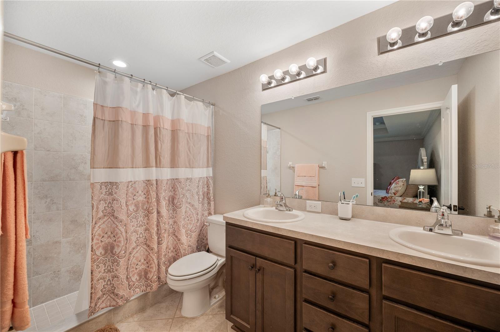 CREEKS XING EAST - Residential