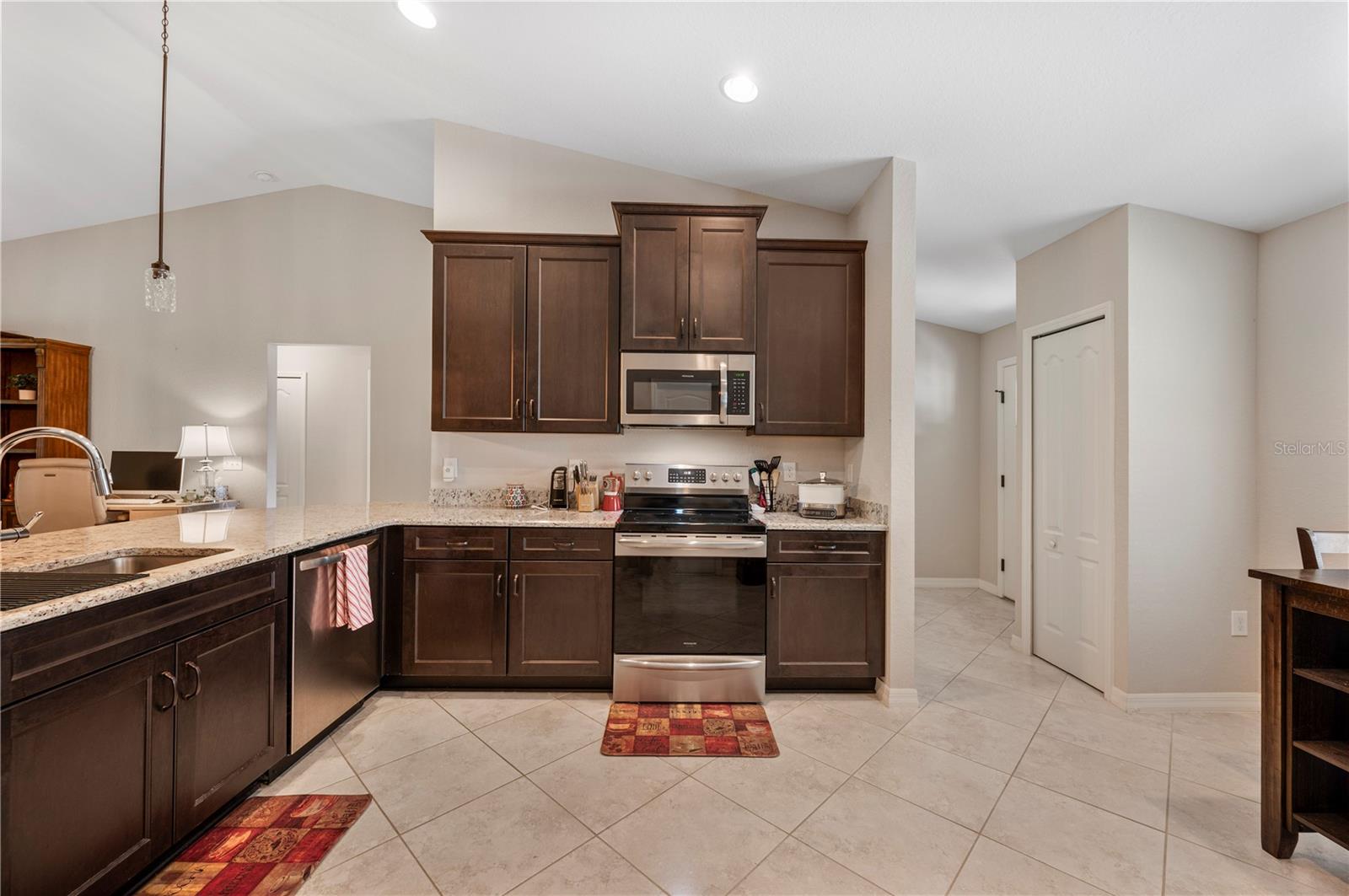 CREEKS XING EAST - Residential