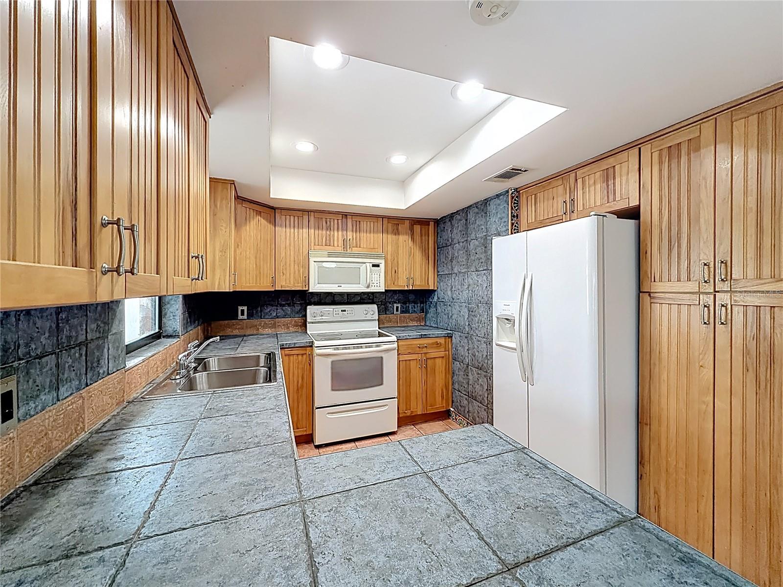 HOWELL BRANCH WOODS - Residential