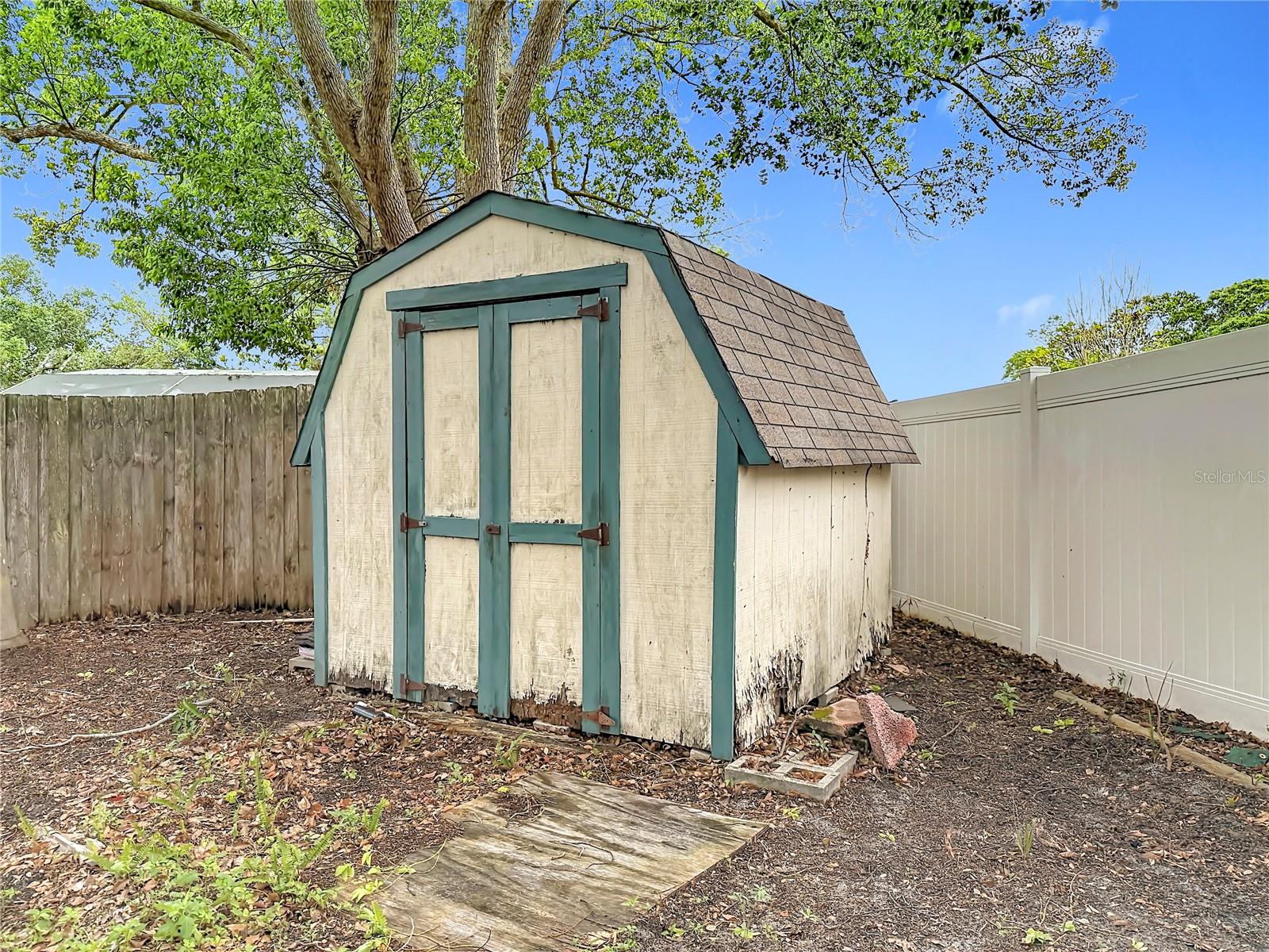 HOWELL BRANCH WOODS - Residential