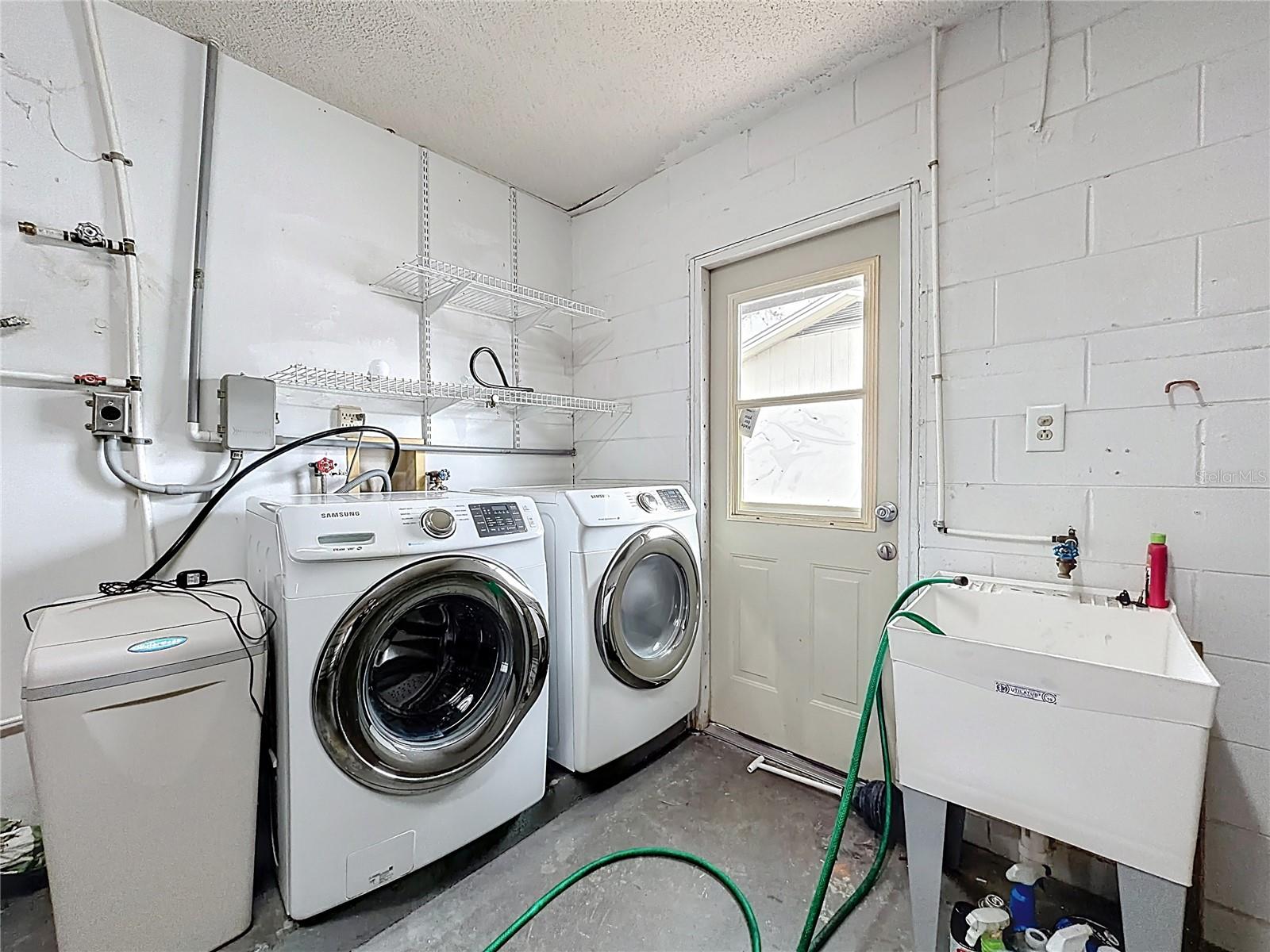 HOWELL BRANCH WOODS - Residential