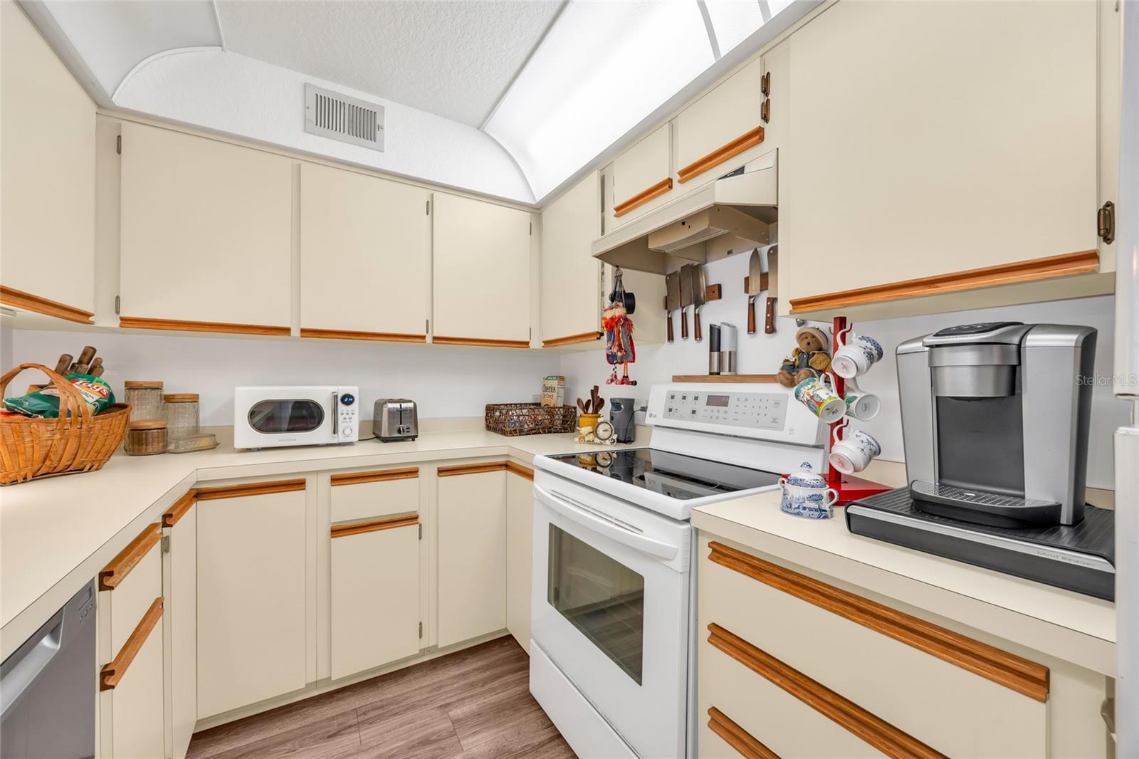 EDGEWOOD RANCHES - Residential