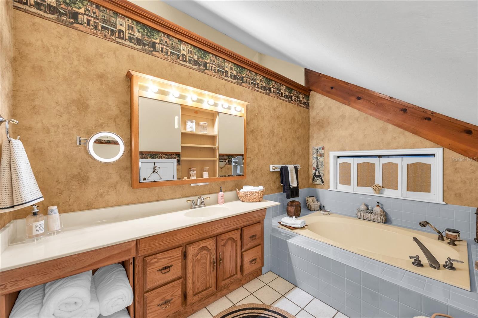 EDGEWOOD RANCHES - Residential