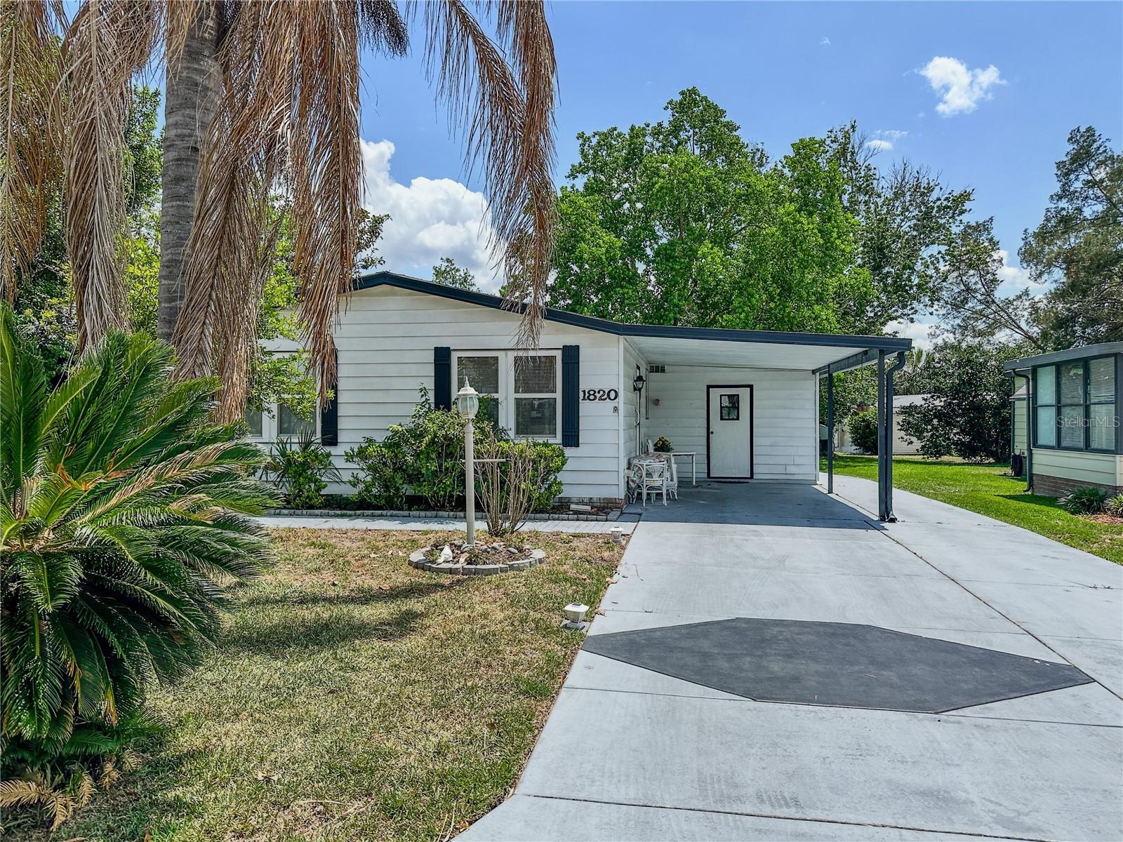 LADY LAKE ORANGE BLOSSOM GARDENS UNIT 08 - Residential